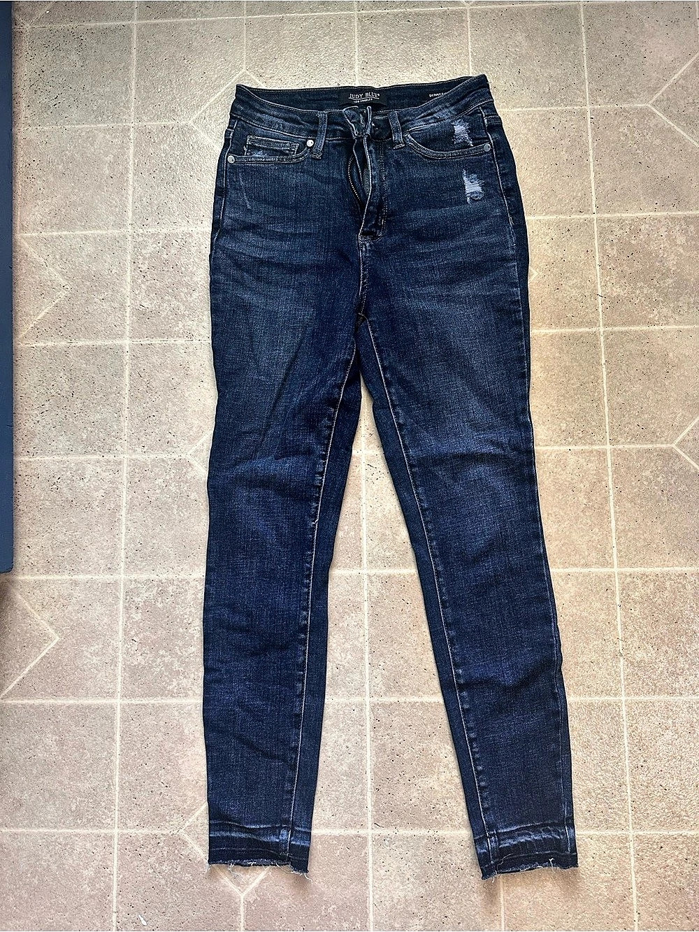 ✨Judy Blue Skinny Fit Distressed Skinny Jeans in Blue Waist 27✨